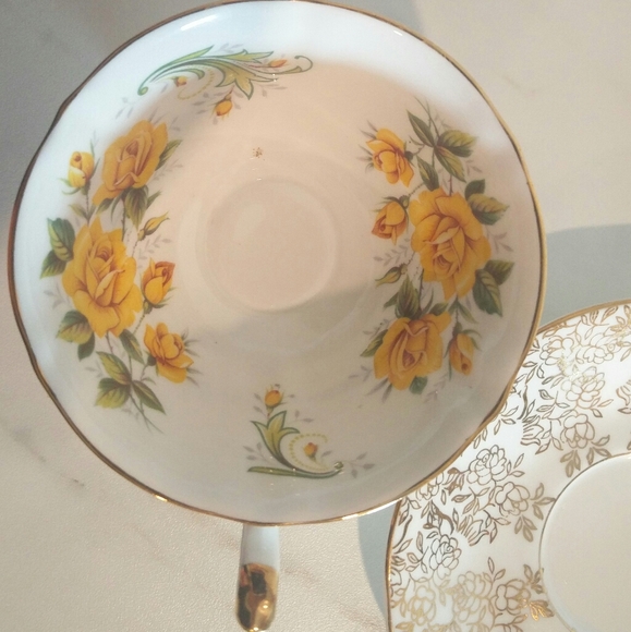 Staffordshire England Elizabethan Fine Bone China Hand Decorated Tea Cup Saucer - Picture 4 of 7